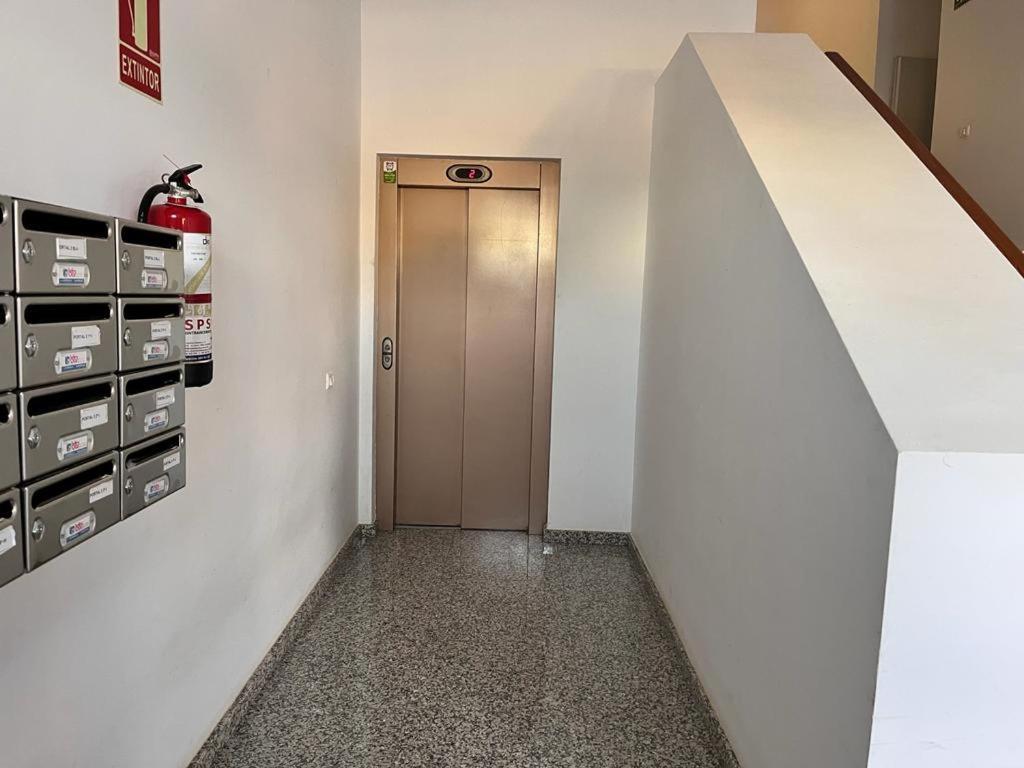 Melo Home Vecindario-Near Airport-Elevator-Garage Sardina Exteriör bild
